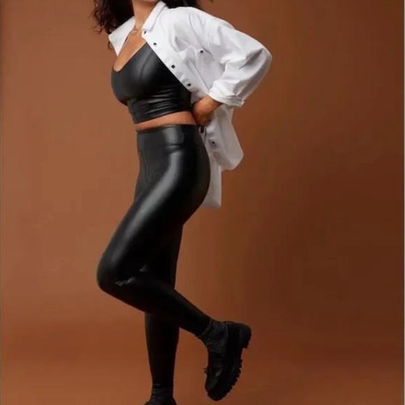 OFFLINE by Aerie Real Luxe Faux Leather High Rise Legging Size Small Black - Picture 9 of 9